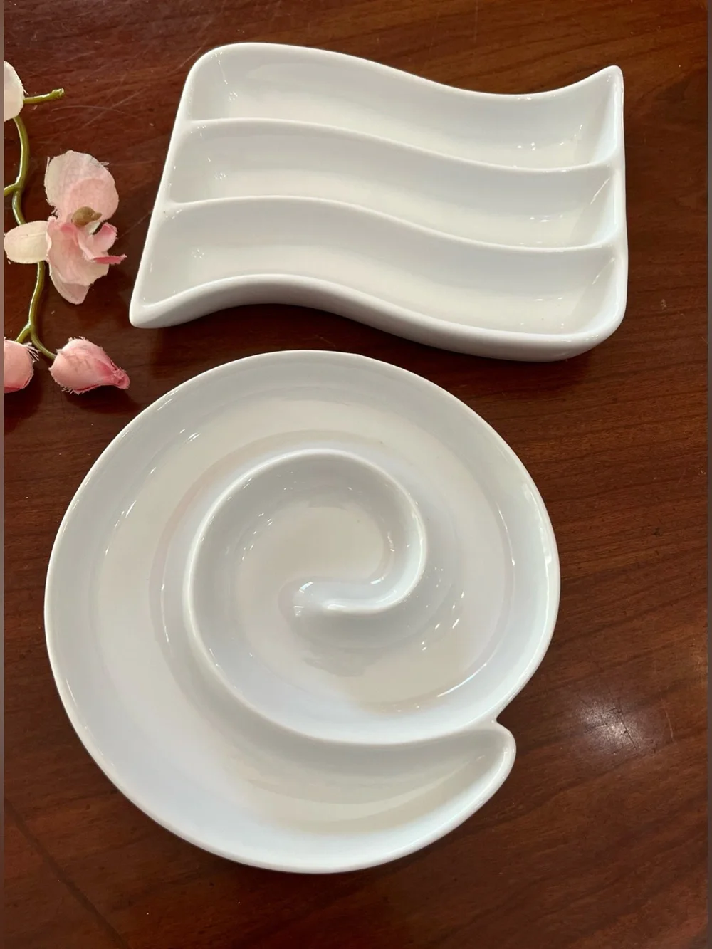 Crate & Barrel White Porcelain Appetizer Serving Set Vintage Spiral & Wavy Rows